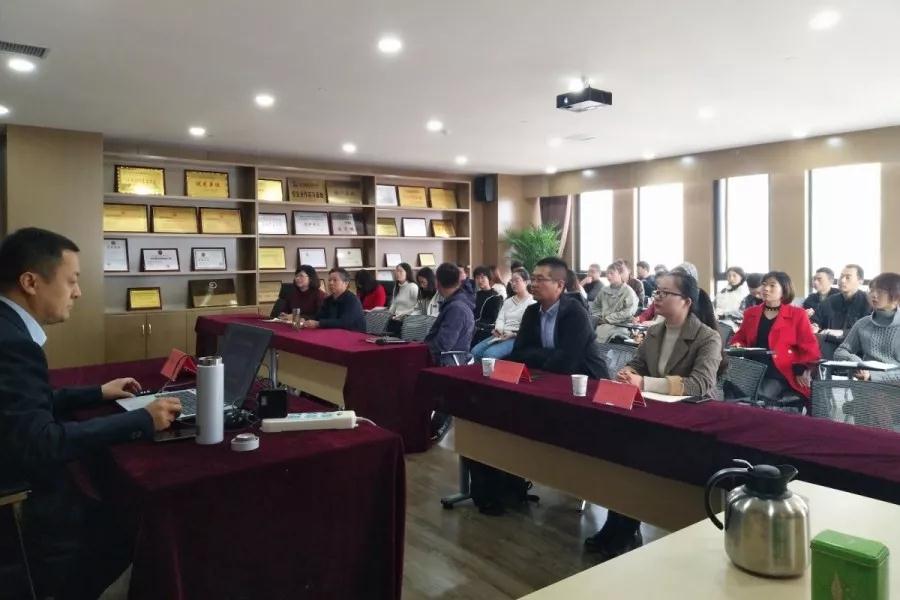 学无止境|乐鱼登录入口·（中国）官方网站项目管理有限公司举办法律知识专题培训